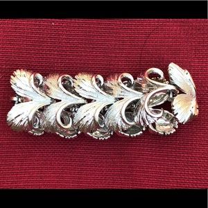 - Silver bracelet, costume jewelry, w/clasp. EUC